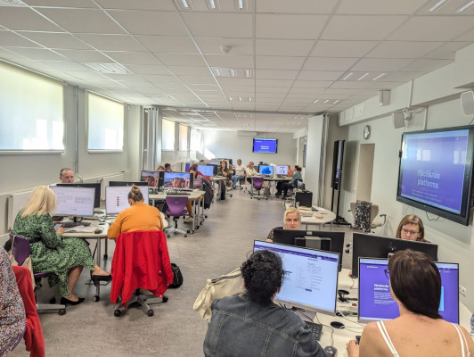 DIGITĀLO PRASMJU ATTĪSTĪBA PEDAGOGIEM.  MĀCĪBAS PAR VALSTS IZSTRĀDĀTAJĀM INTERAKTĪVAJĀM MĀCĪBU PLATFORMĀM  UN MĀCĪBU VADĪBAS PLATFORMĀM TO PLAŠĀKAI IZMANTOŠANAI.